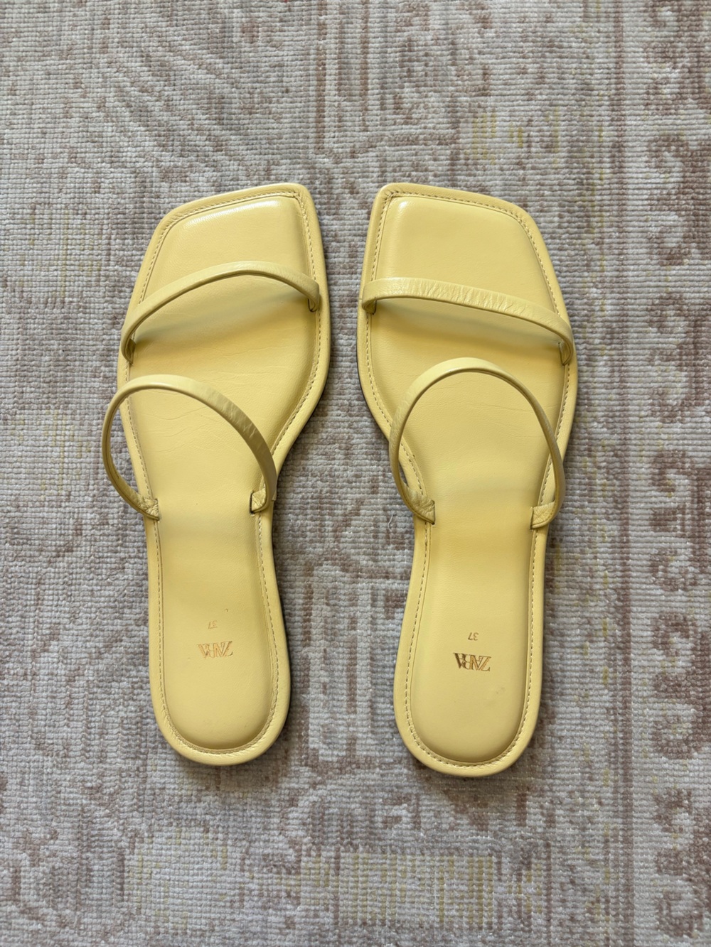 Zara butter yellow sandals size 6.5